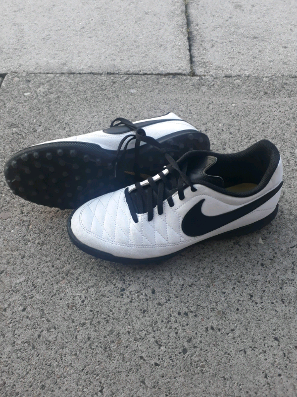 astro trainers size 7